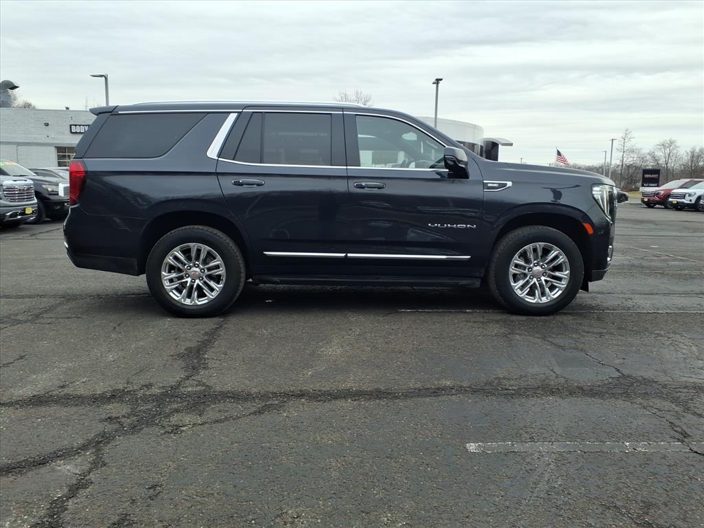 2023 GMC Yukon SLT's photo