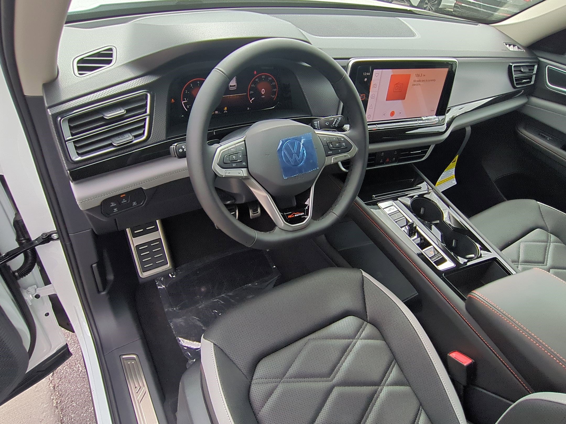 2025 Volkswagen Atlas Peak Edition SE photo 5
