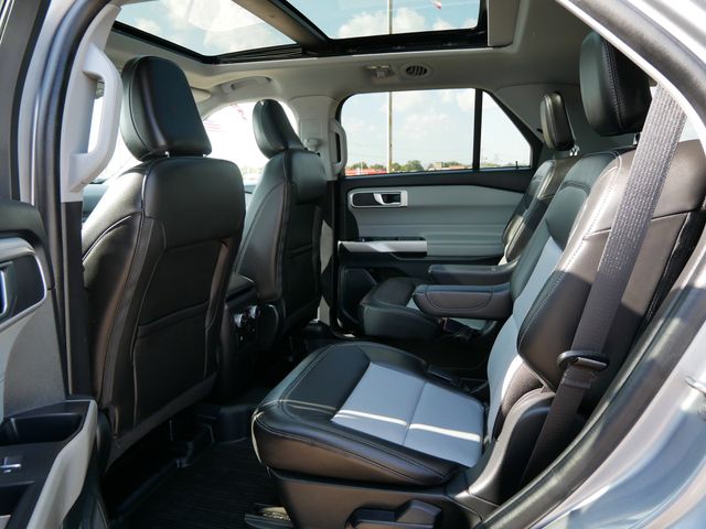 2022 Ford Explorer XLT photo 3