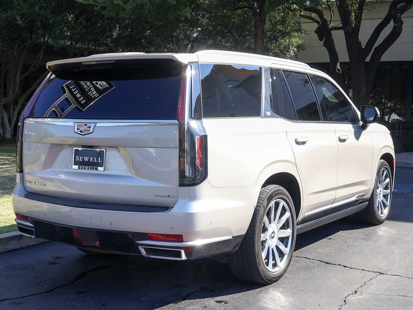 2022 Cadillac Escalade Premium Luxury Platinum photo 4