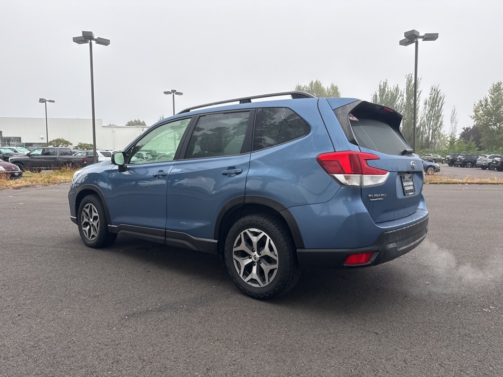 2021 Subaru Forester Premium photo 3
