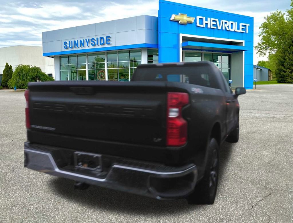 2024 Chevrolet Silverado 1500 LT photo 2