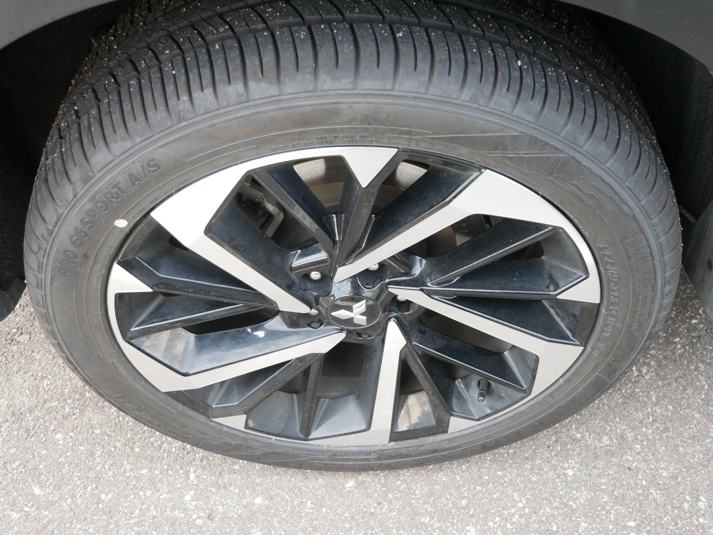 2024 Mitsubishi Outlander SE photo 4