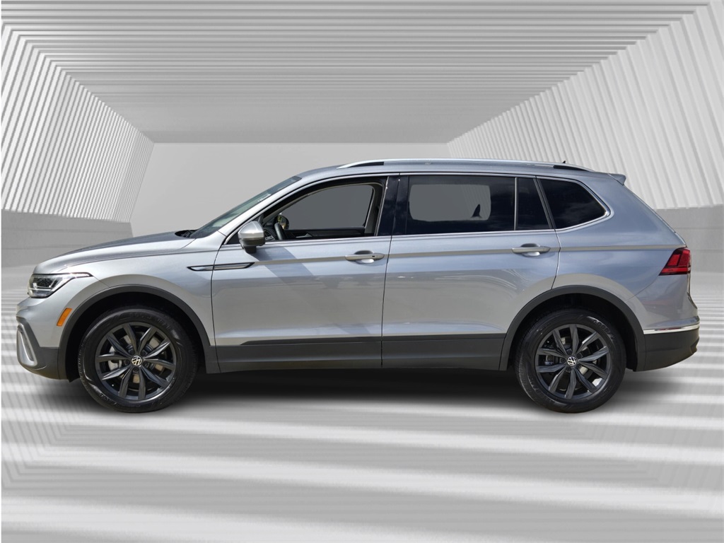 2024 Volkswagen Tiguan SE Wolfsburg Edition photo 2
