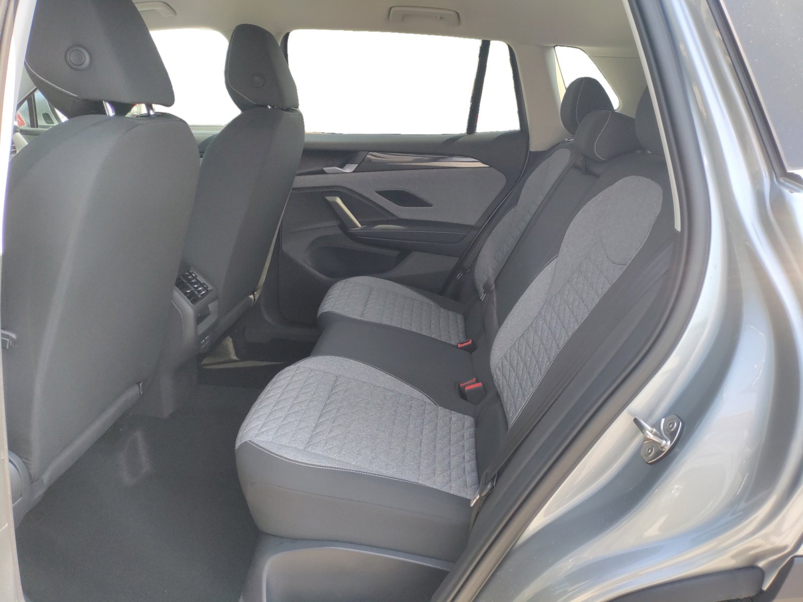 2025 Volkswagen Tiguan S photo 2