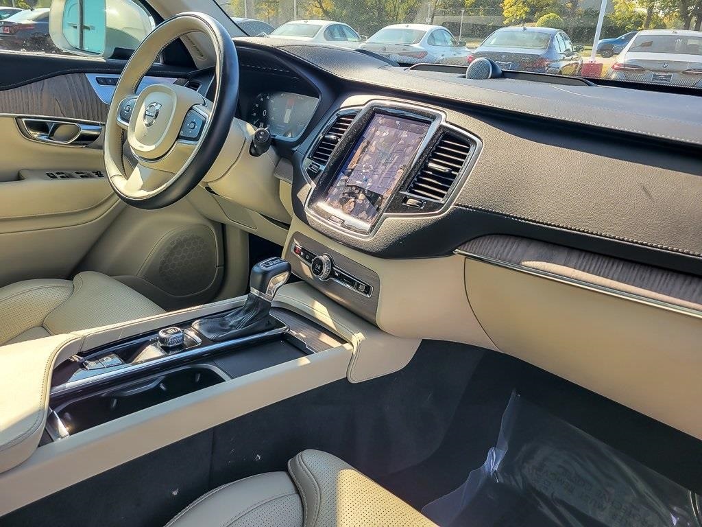 2022 VOLVO XC90 - Image 21