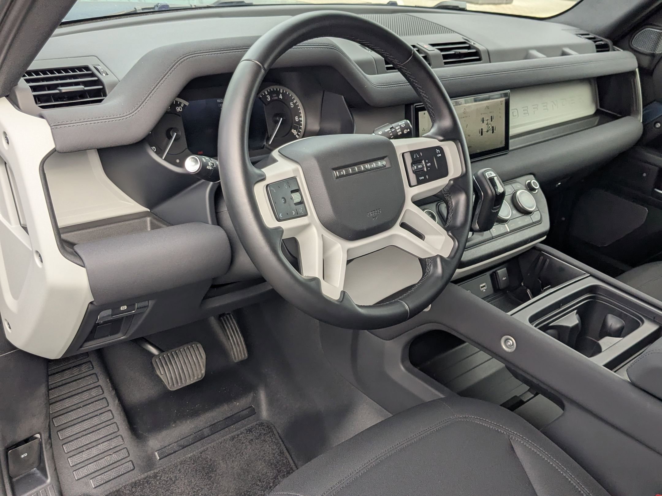 2023 Land Rover Defender 110 photo 9