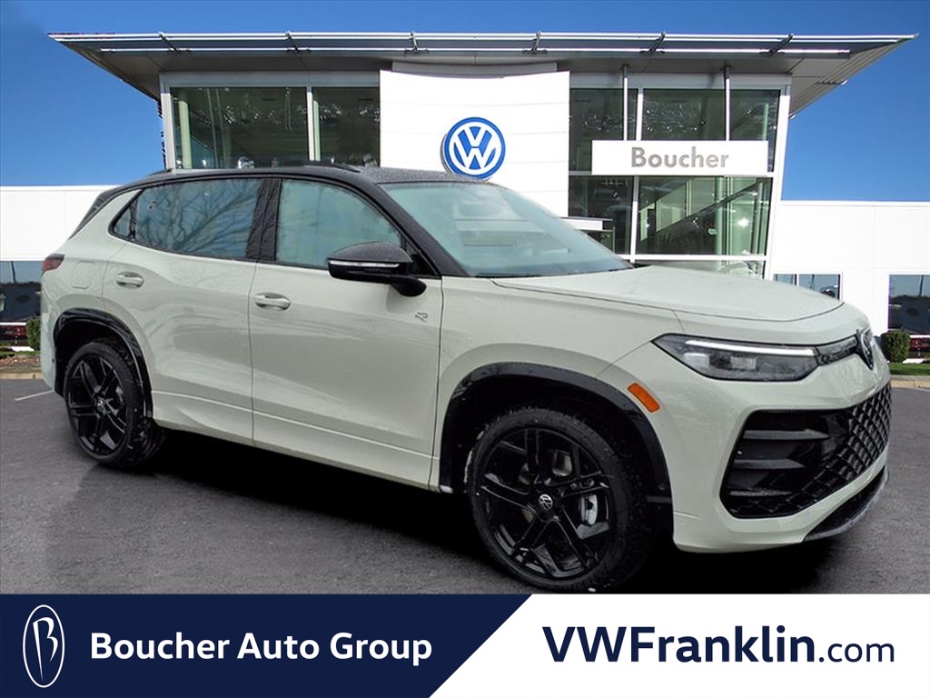 2026 Volkswagen Tiguan SE R-LINE BLACK's photo