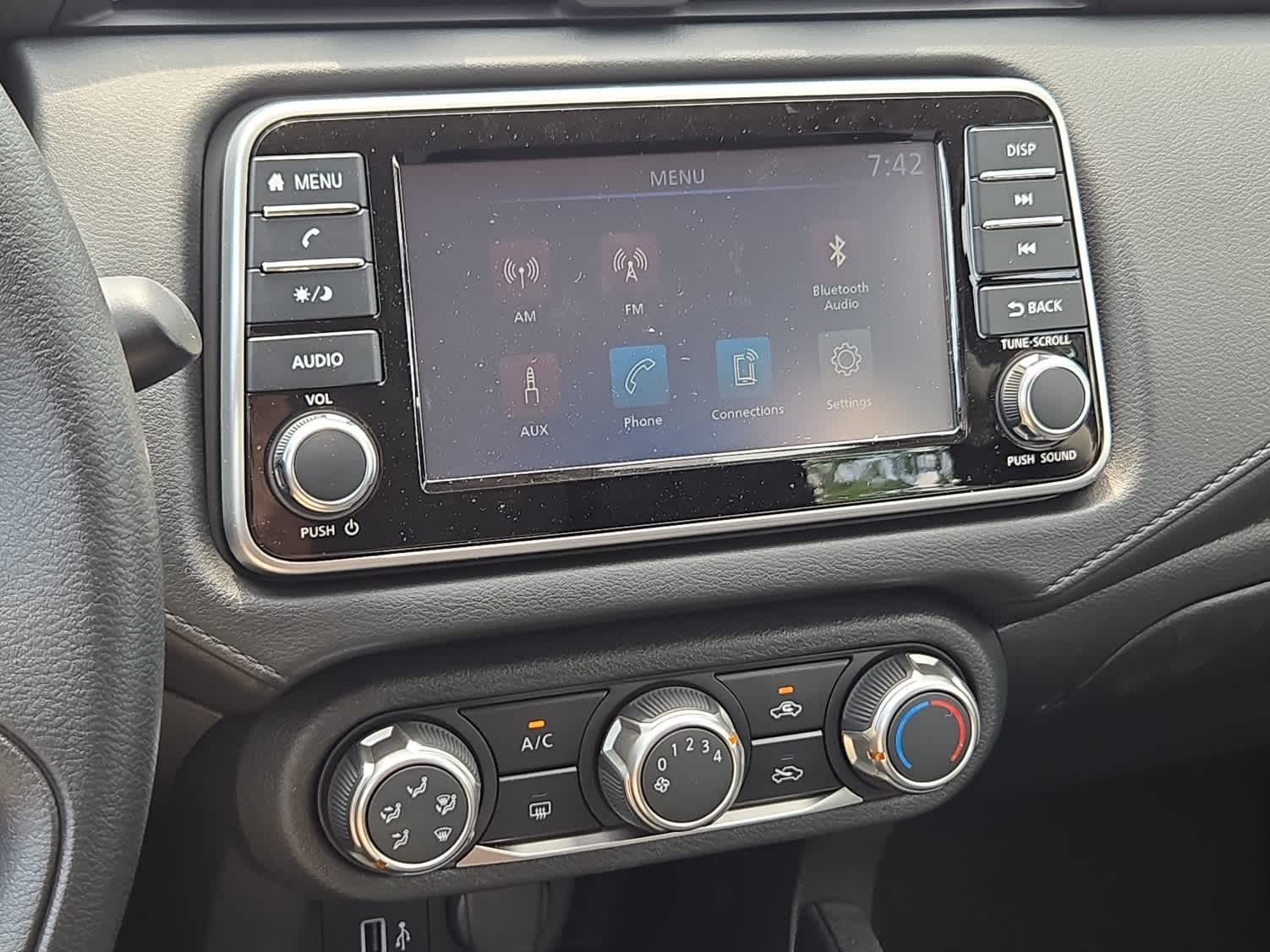 2025 Nissan Versa S photo 13