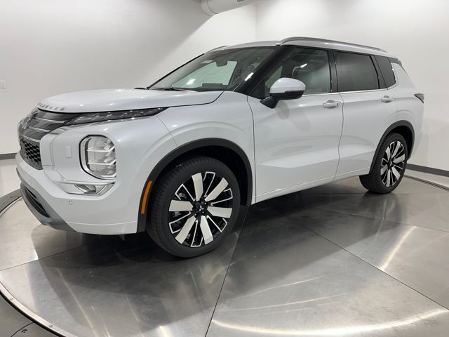 2025 Mitsubishi Outlander SEL's photo