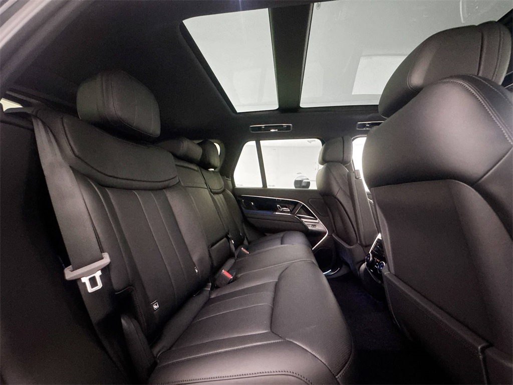 2025 Land Rover Range Rover SE photo 22
