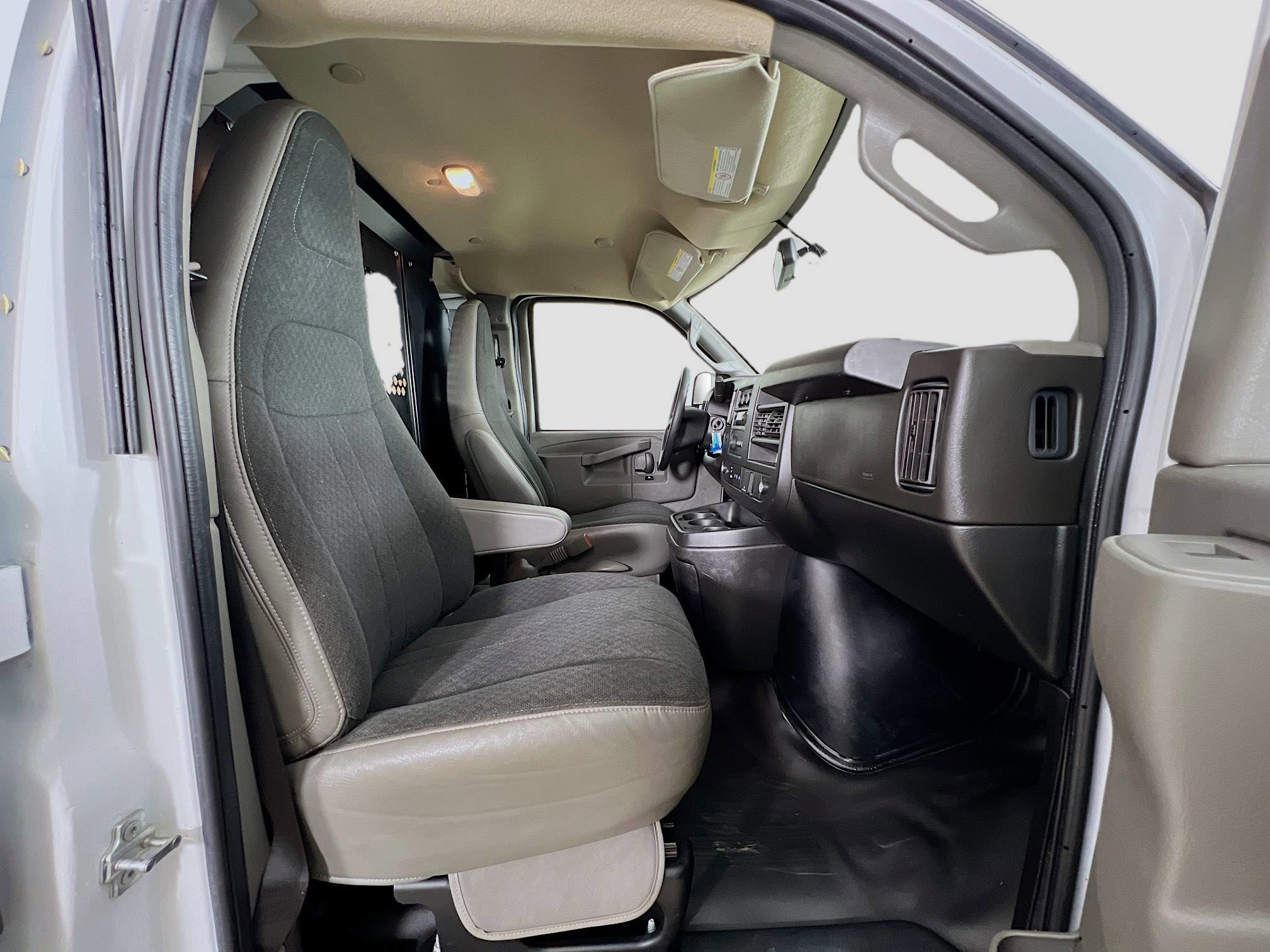 2023 Chevrolet Express 2500 Cargo photo 18