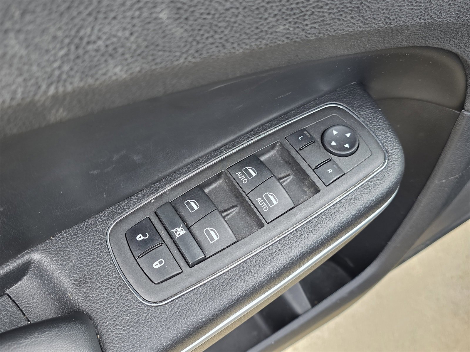 2022 Chrysler 300 S photo 6