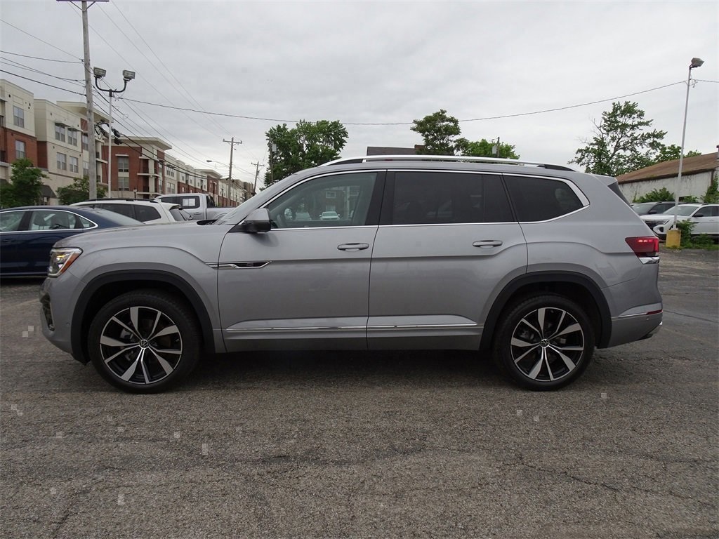 2025 Volkswagen Atlas SEL Premium R-Line photo 2