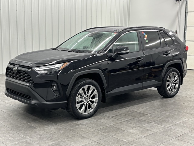 2022 Toyota RAV4 XLE Premium photo 3