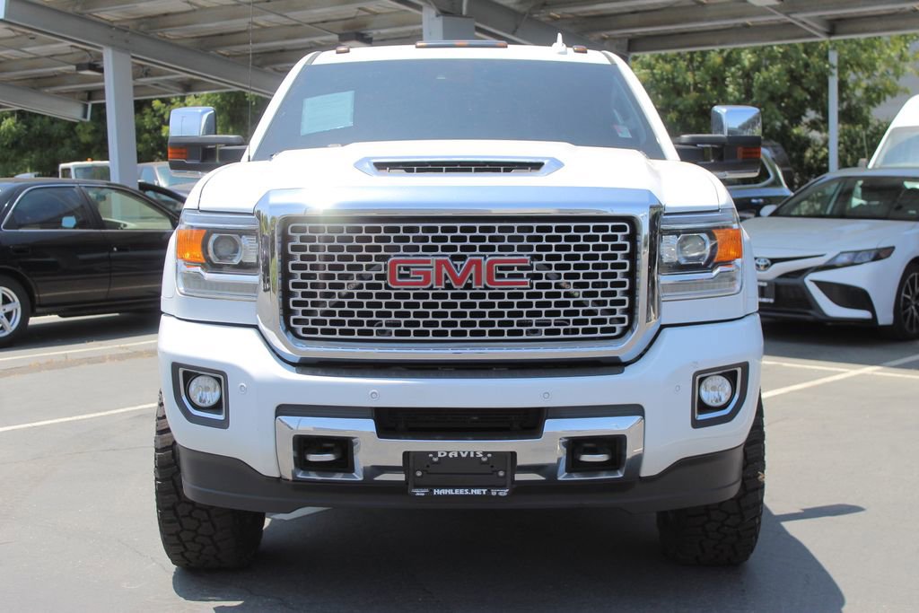 2017 Gmc Sierra 2500 HD Denali photo 3