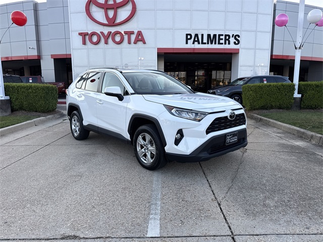 2020 Toyota RAV4 XLE's photo