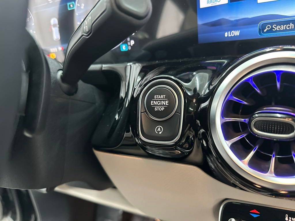 2025 Mercedes Benz GLA 250 photo 21