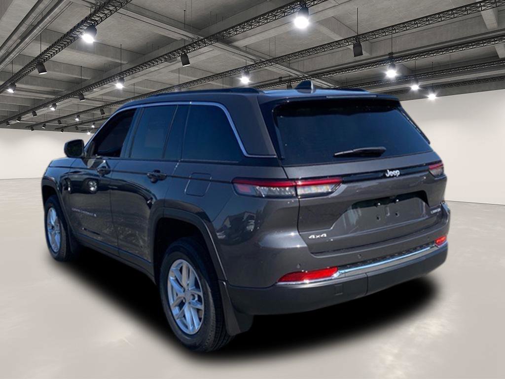 2025 Jeep Grand Cherokee Laredo Altitude photo 2