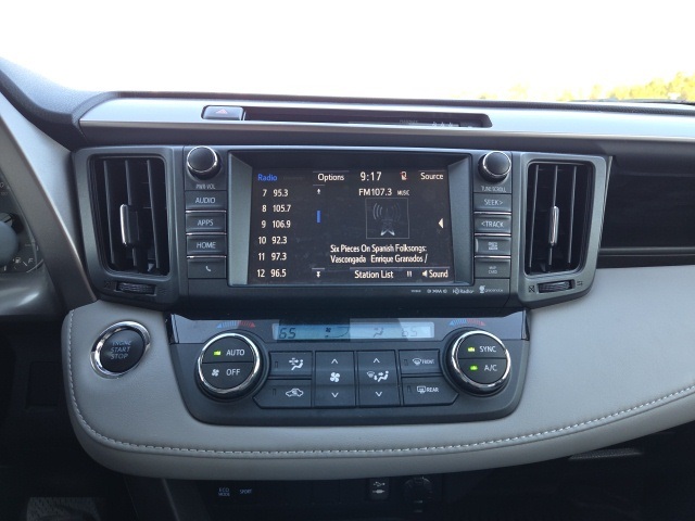 2018 Toyota RAV4 XLE photo 22