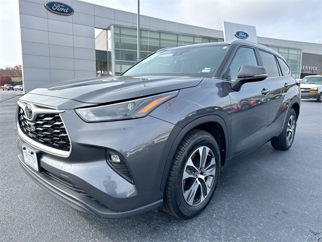 2024 Toyota Highlander XLE's photo