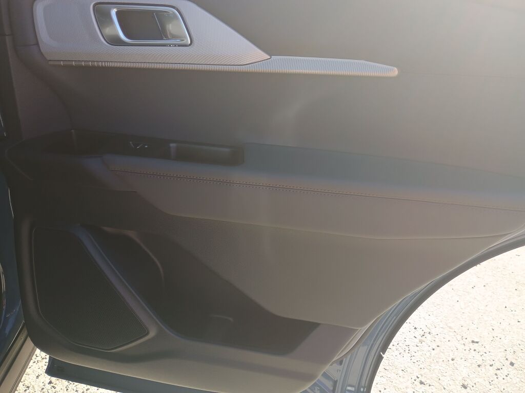 2025 Ford Explorer photo 19