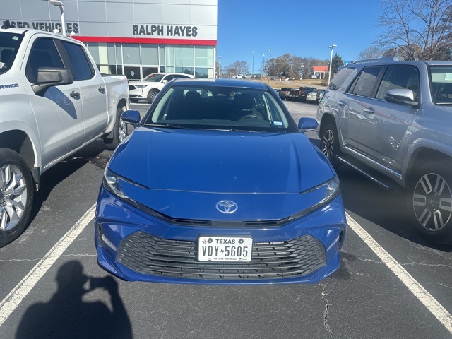 2025 Toyota Camry LE's photo