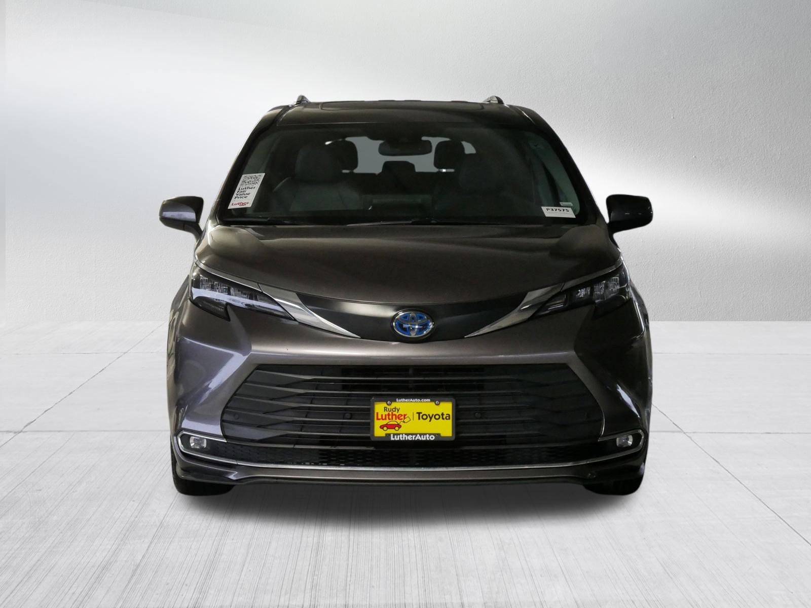 Certified 2024 Toyota Sienna XLE with VIN 5TDYRKEC6RS207395 for sale in Golden Valley, Minnesota