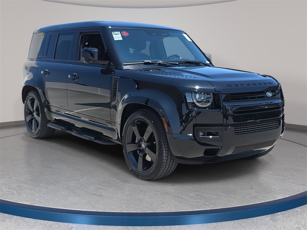 2025 Land Rover Defender 110 V8 photo 3