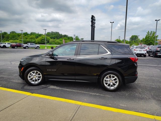 2022 Chevrolet Equinox LT photo 2