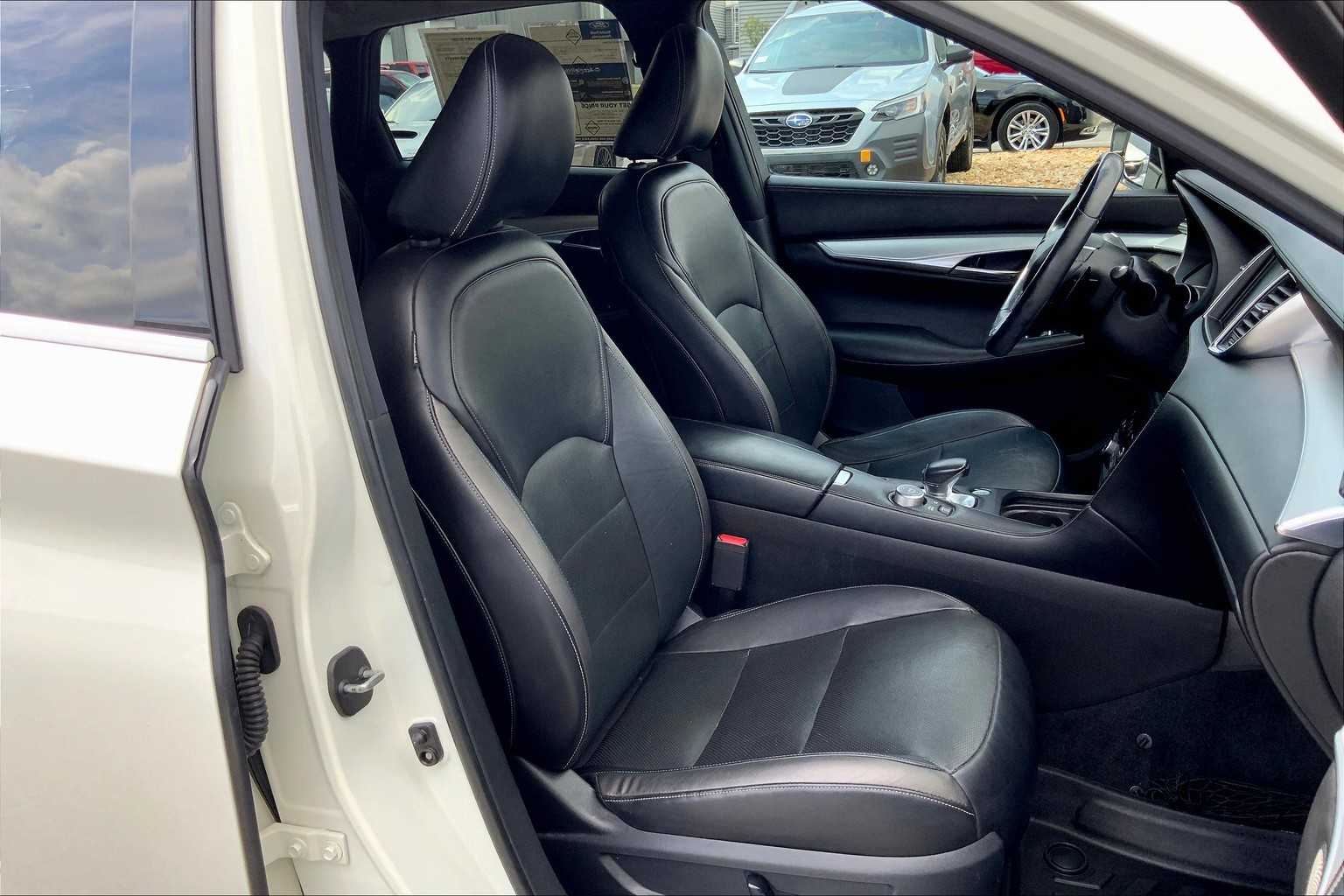 2019 Infiniti QX50 Essential photo 8