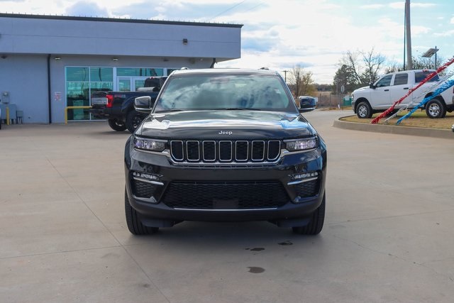 2024 Jeep Cherokee Base photo 2