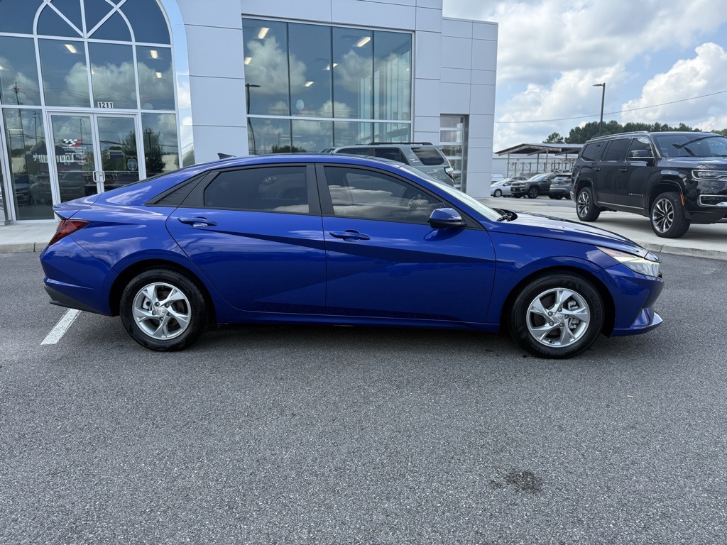 2022 Hyundai Elantra SE photo 2