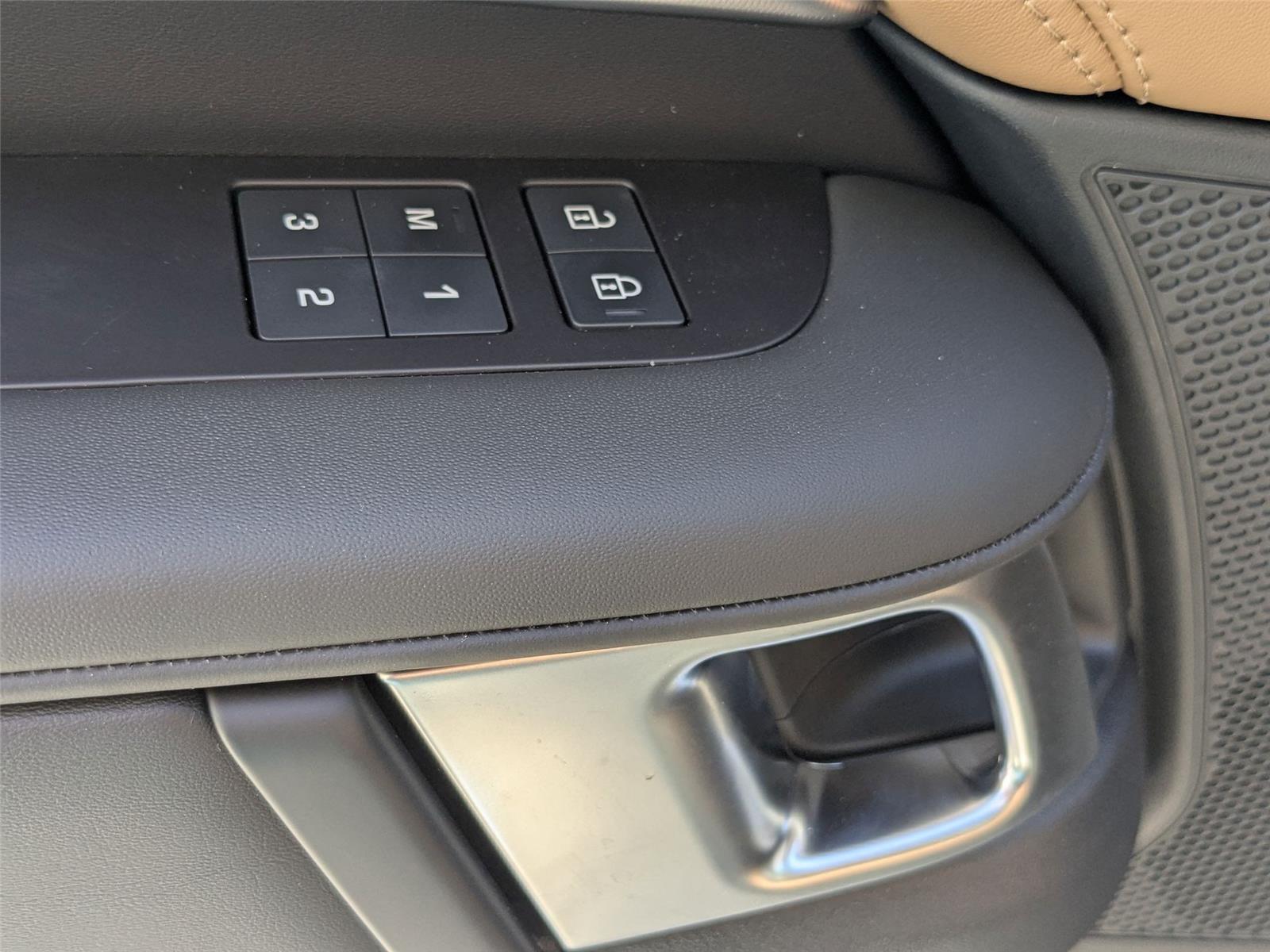 2025 Land Rover Discovery Metropolitan Edition photo 12