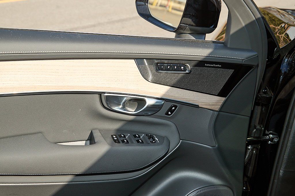 2026 VOLVO XC90 - Image 10