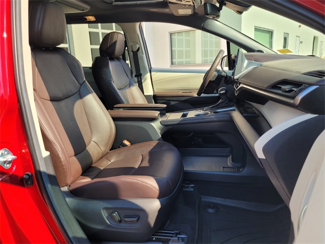 2023 Toyota Sienna Platinum photo 17
