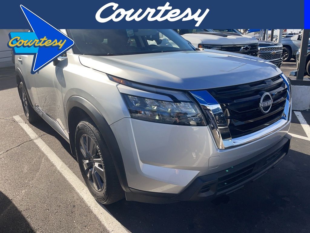 2025 Nissan Pathfinder S's photo