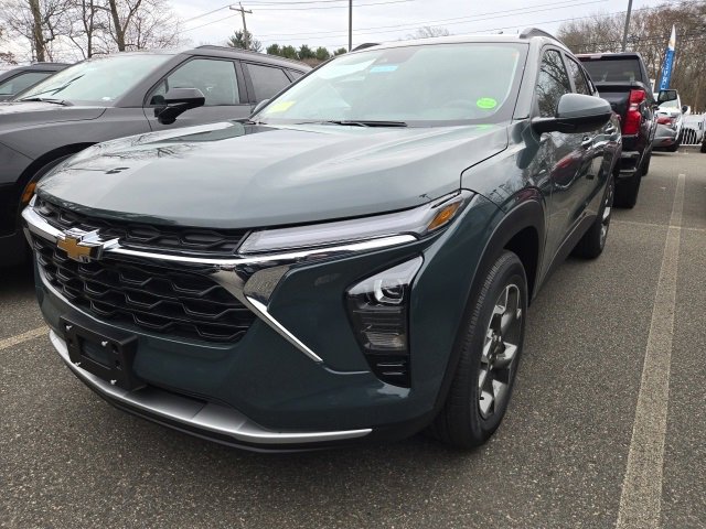 2026 Chevrolet Trax LT photo 2