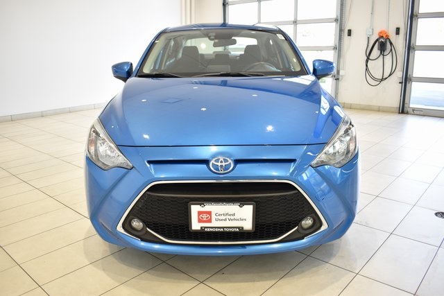 2019 Toyota Yaris LE photo 3
