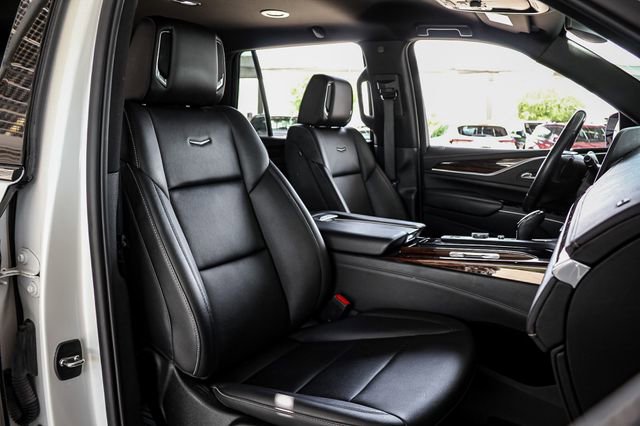 2022 Cadillac Escalade Luxury photo 22