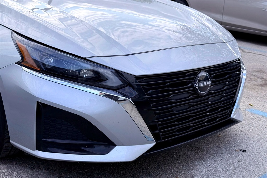 2024 Nissan Altima 2.5 SV photo 2