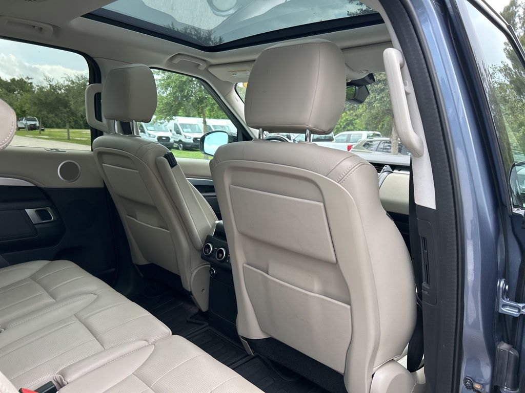 2020 Land Rover Discovery Landmark photo 40