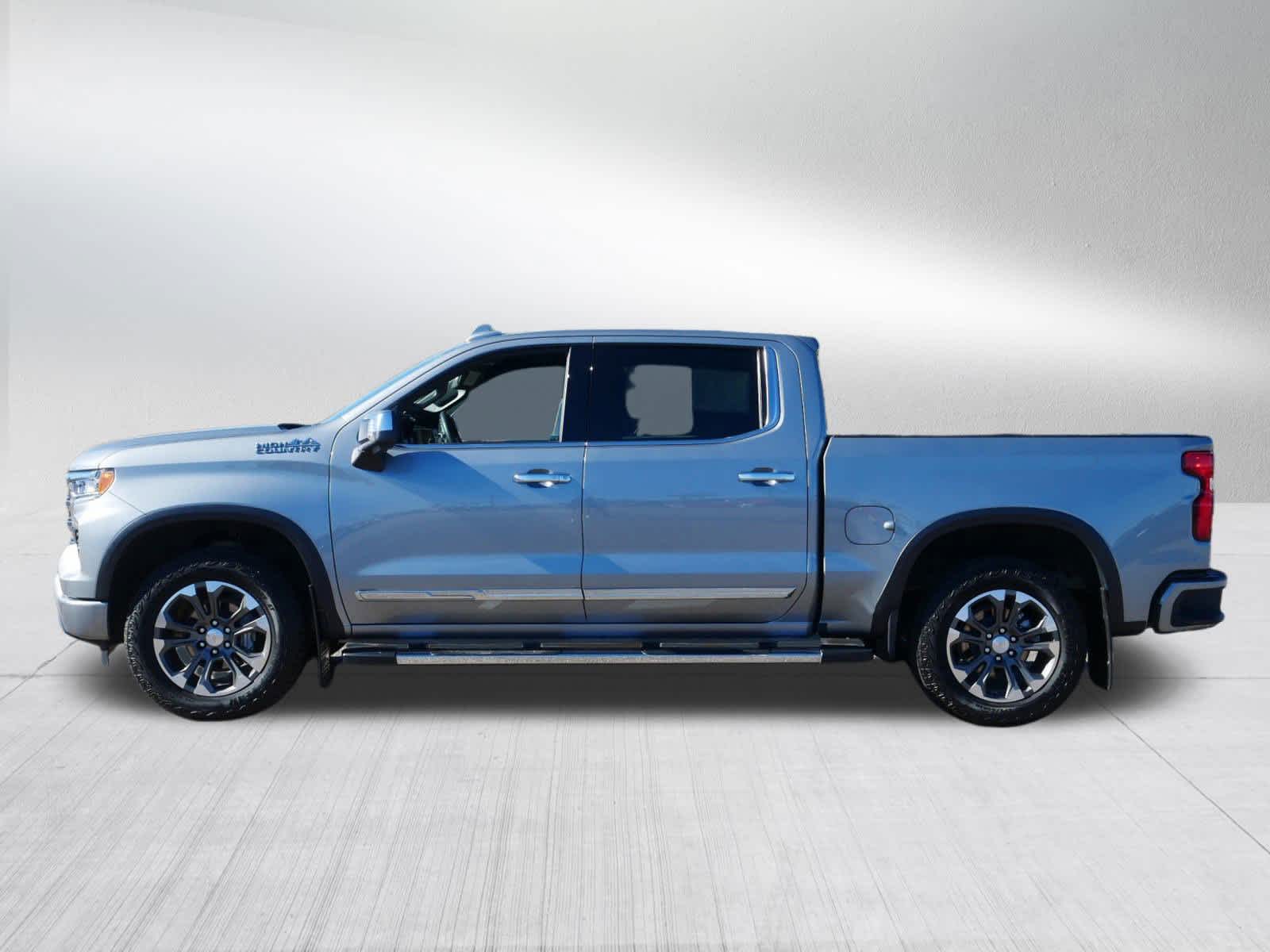 2025 Chevrolet Silverado High Country photo 4