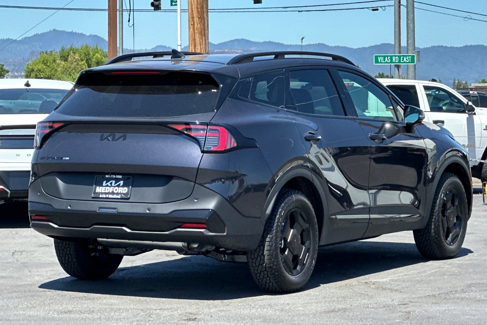 2026 Kia Sportage X-Pro Prestige photo 2