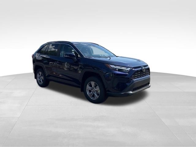 2025 Toyota RAV4 XLE photo 7