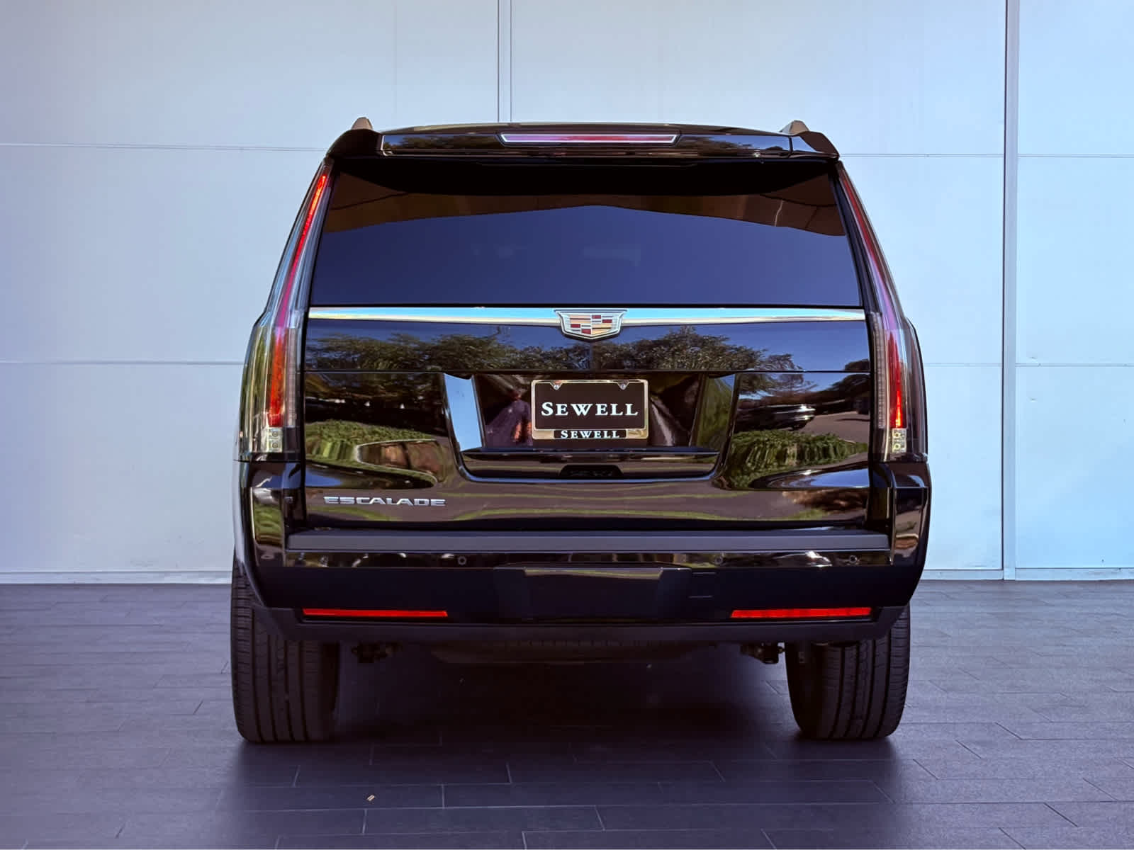 2015 Cadillac Escalade Platinum photo 2