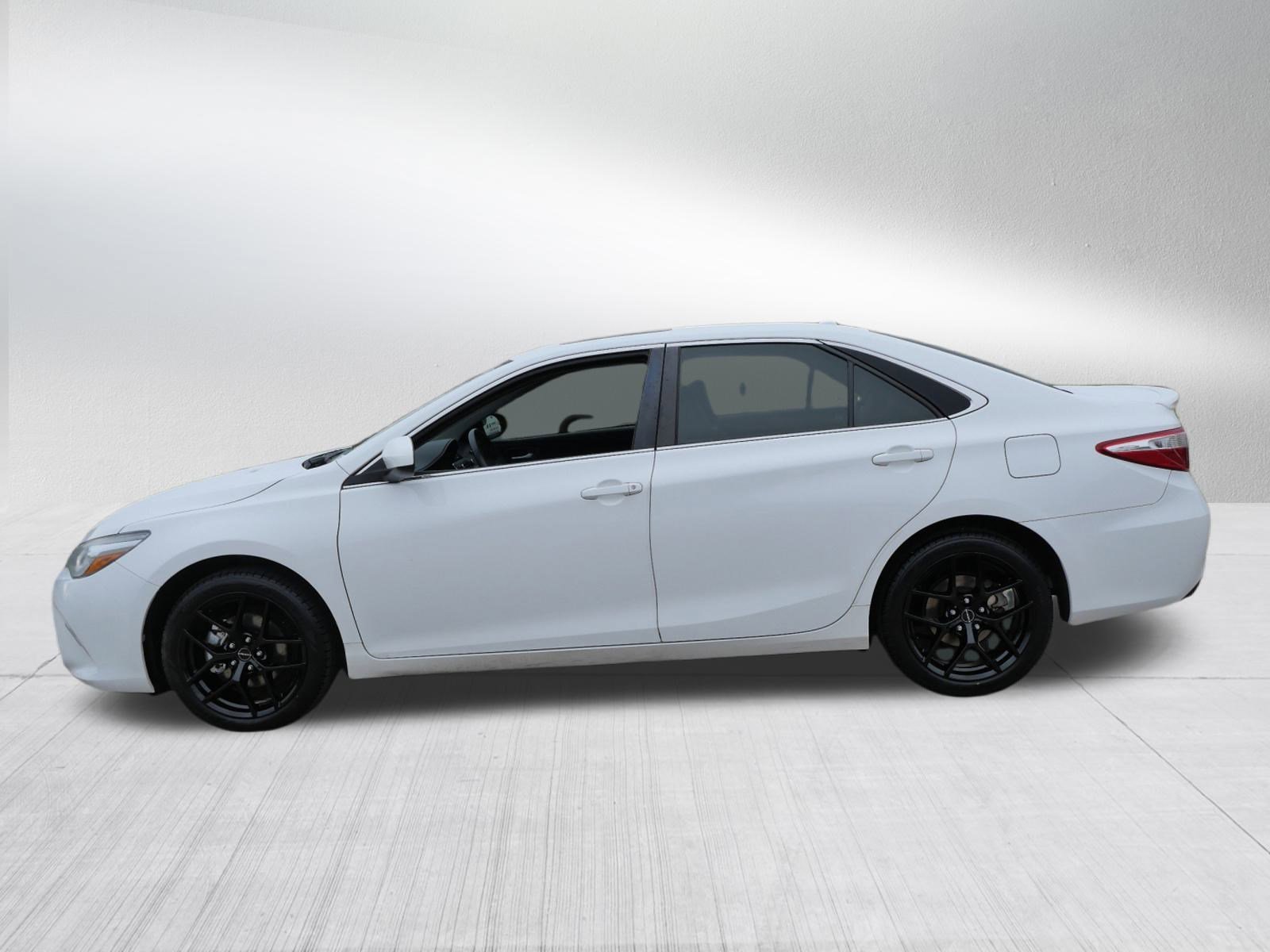 2017 Toyota Camry XSE photo 4