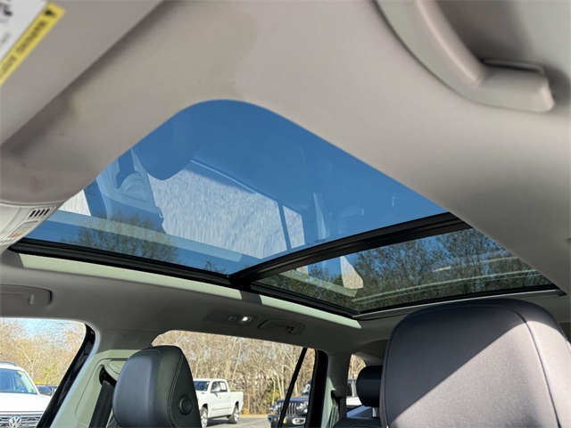 2020 Volkswagen Tiguan SEL photo 3