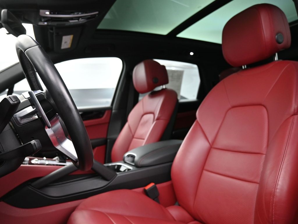 2022 Porsche Cayenne Base photo 4