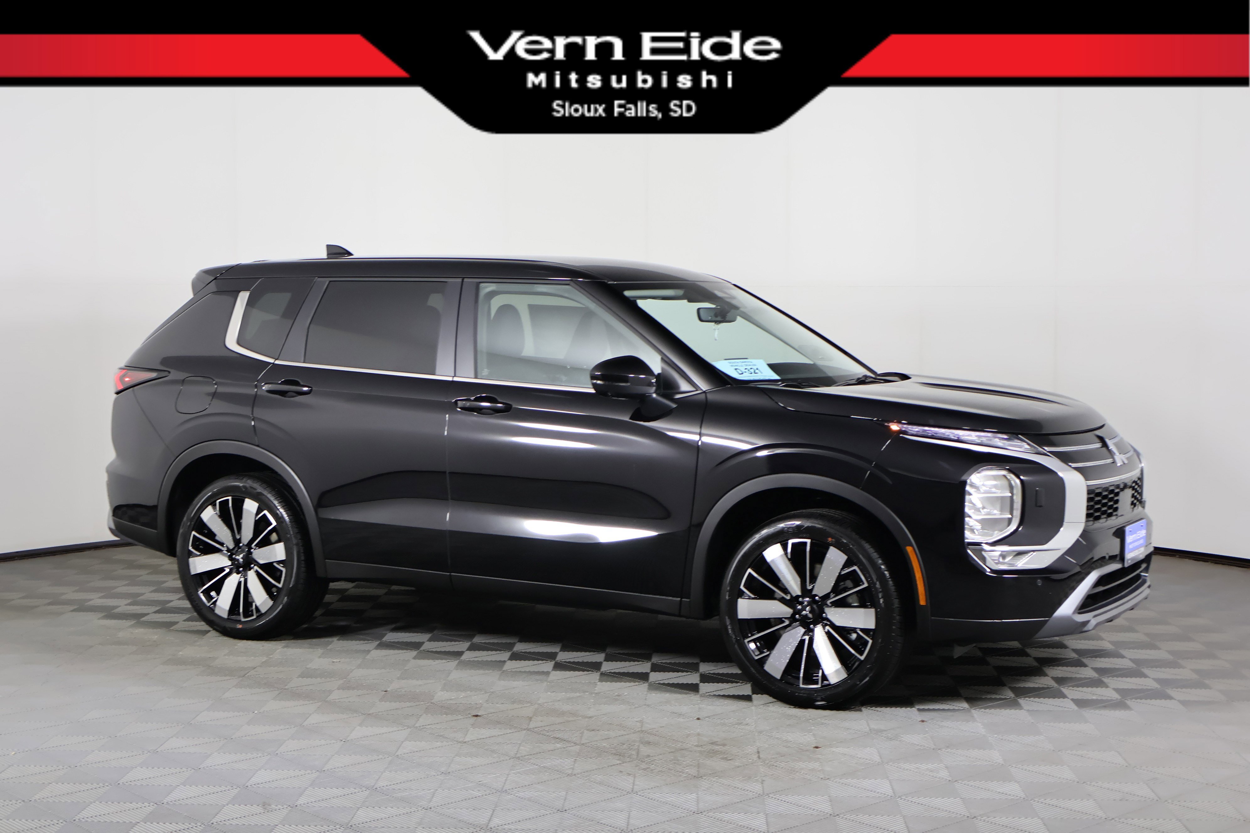 2026 Mitsubishi Outlander SE's photo